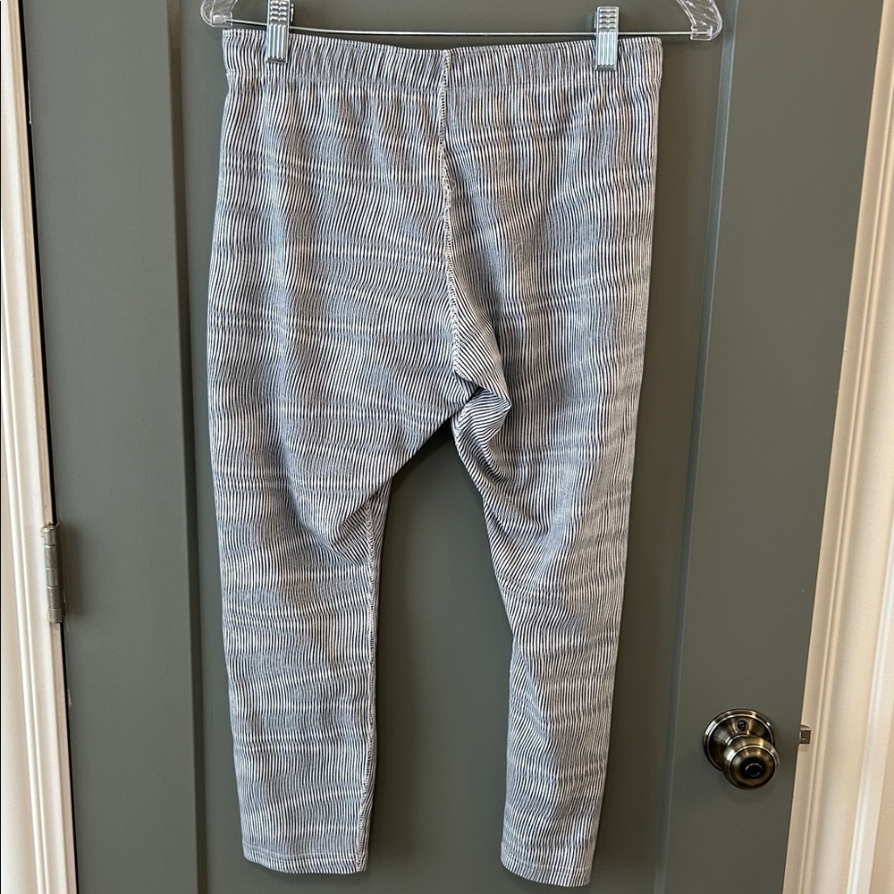 Nike Women’s Leggings - Black and White Stripes Size Large - Picture 3 of 5